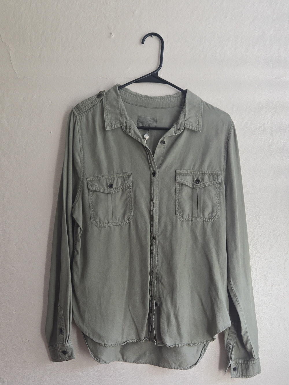 Universal Thread Women's Light Sage Green Button-Down Shirt